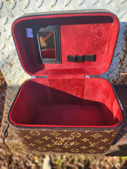 Bougie Girl Makeup Box Preorder PLEASE READ DESCRIPTION CAREFULLY.