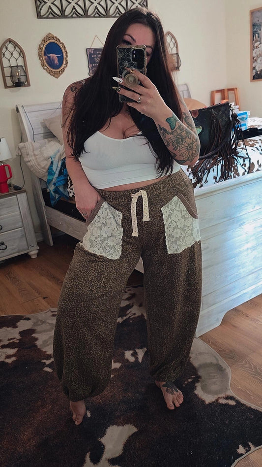 Cheetah Lace Pockets Relaxed Fit Jogger Pants