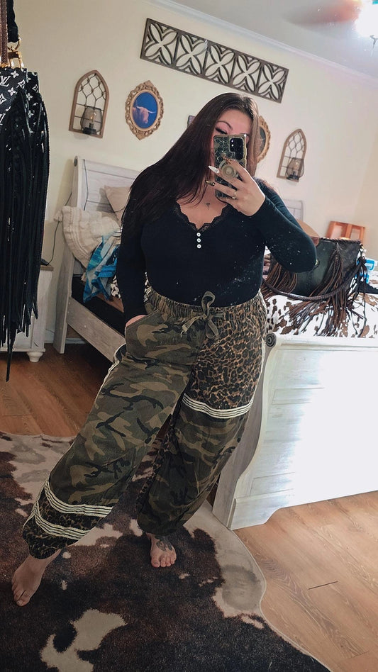 Printed Woven Contrast Band Trim Jogger Pants