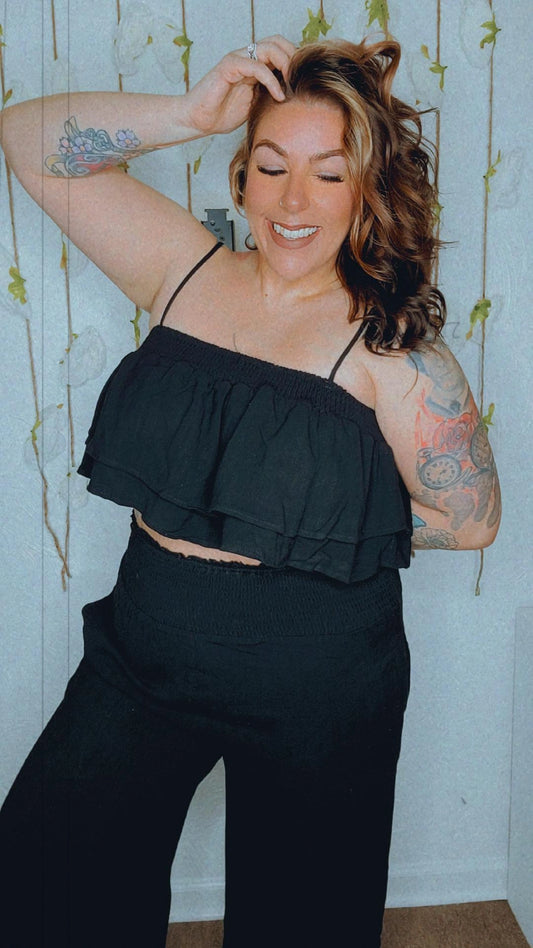 . Color Black . 2 piece set, loose fit Linen material. Top features adjustable straps and tie back. Bottoms are elastic waste and loose fit. . Will be a great item for summer and any vacation you go on. . Felicia ia wearing size XL